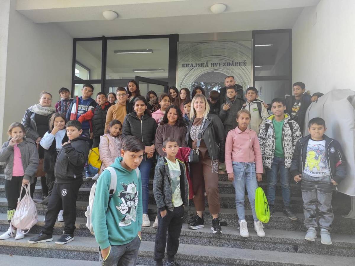 V stredu 16.10.2024 sa žiaci 5.A a 5.B zúčastnili exkurzie do Hvezdárne a planetária v Prešove. Dozvedeli sa niečo nové o vesmíre, našej galaxii, planétach a o tom, čo vidíme na oblohe po zotmení. Exkurzia sa žiakom veľmi páčila a domov si odniesli veľa zážitkov a nových vedomostí.