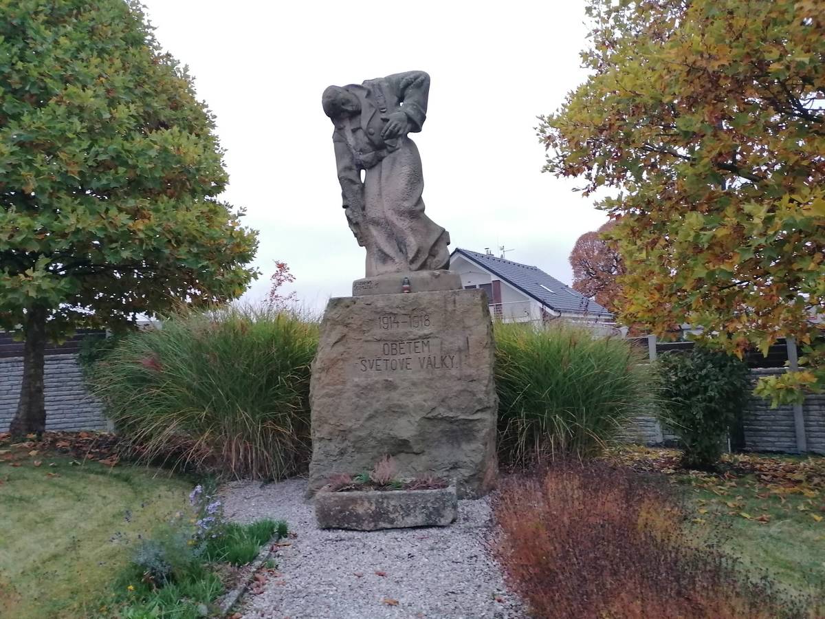 Vážení spoluobčané, při příležitosti výročí vzniku samostatného československého státu, Vás zveme k účasti na tradičním pietním aktu "Pokládání věnce u památníku obětem světové války" na návsi naší obce. Pietní akt proběhne v pondělí 28.10.2024 ve 14:00 hodin. Děkujeme Vám za  Vaší případnou účast.                           Obecní zastupitelstvo a SDH Čistěves