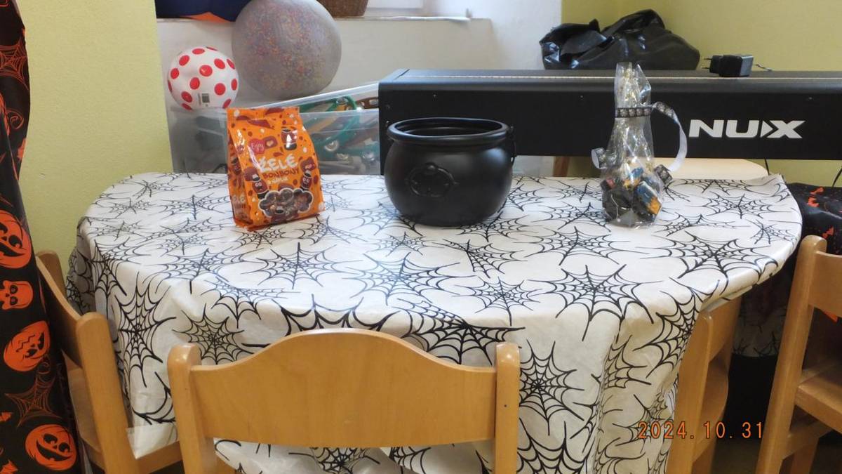 Děkujeme všem maminkám, co přinesly do školky pro děti ňaminky na Halloweena:-)