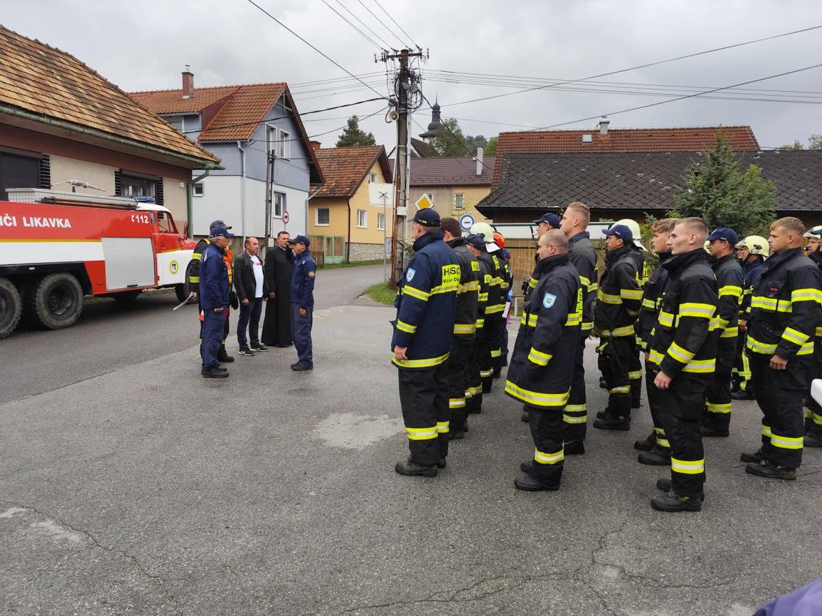 Dňa 14.9.2024 hasiči z Okresného riaditeľstva HaZZ v Ružomberku spolu s členmi Dobrovoľných hasičských zborov obcí Likavka, Martinček, Komjatná a Valaská Dubová uskutočnili taktické cvičenie zamerané na simuláciu požiaru strechy kostola sv. Martina v Martinčeku.