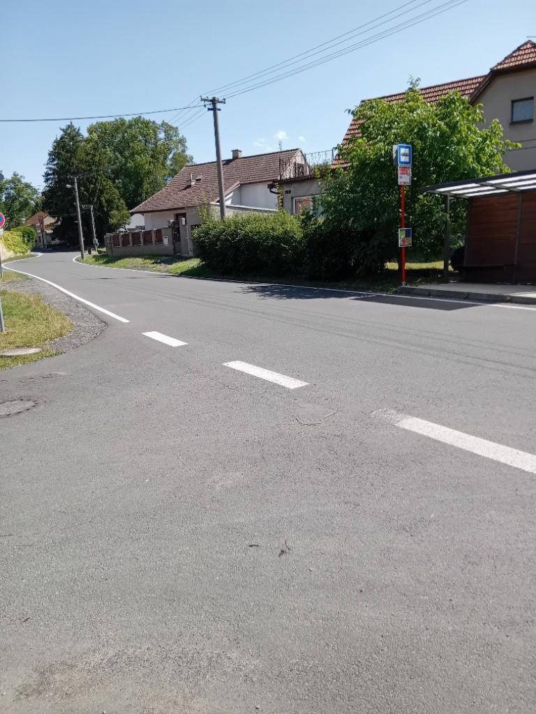 Projekt "Oprava ulice Kladenská, U Potoka, V Koutě a oprava nájezdu" byl realizován s finančním přispěním Středočeského kraje.