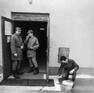 Přípravy na inspekci. (Ukázka z knihy Josefa Mouchy Válka za studena).