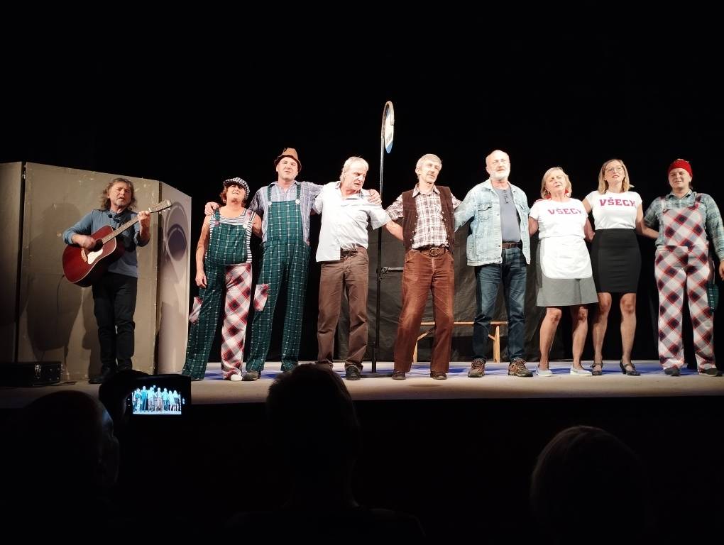 Derniéra hry "Všeci (ne)kradnů" v Týně nad Vltavou 