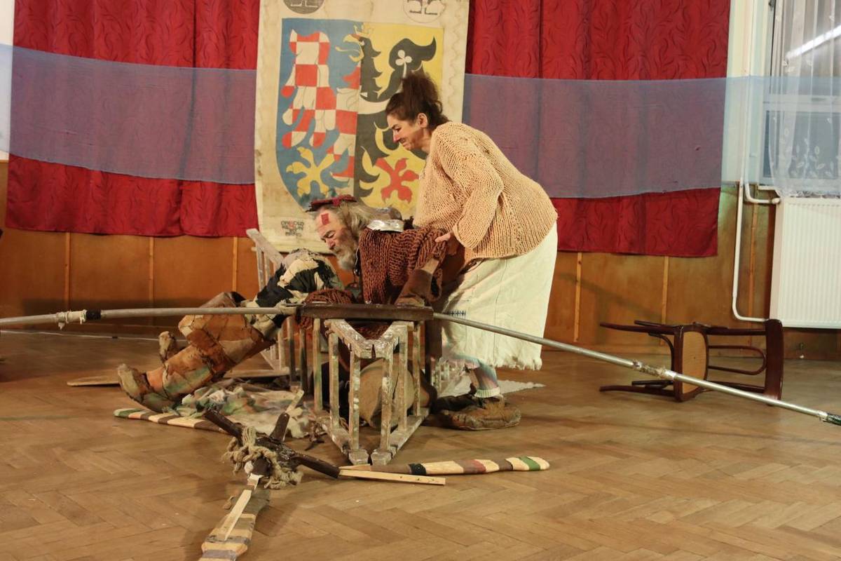 V sobotu 2.11. uspořádala obec Rozhraní divadelní představení Don Quijote de la Ancha v podání Divadla Klauniky Brno.