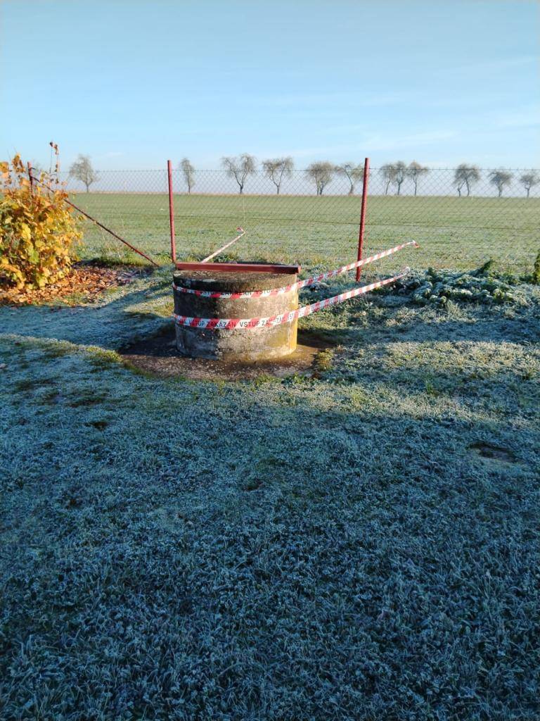 Upozornění na bezpečnostní rizika na zahradě MŠ.