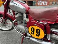 Vše je originál, má i zachovalé linky.