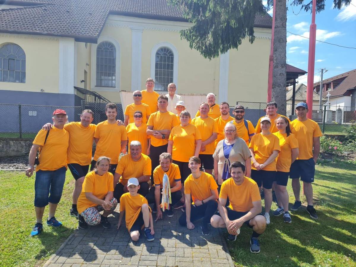 Za prítomnosti občianskeho združenia Naše Tomášovce sa uskutočnilo položenie venca k pamätníku SNP.