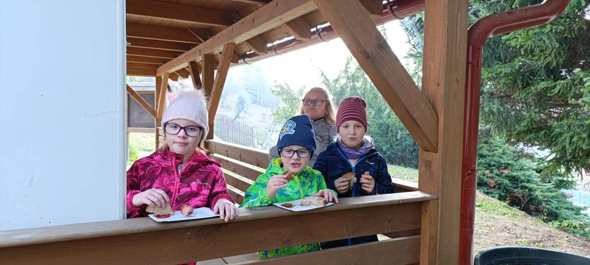 opékání špekáčků v ŠD