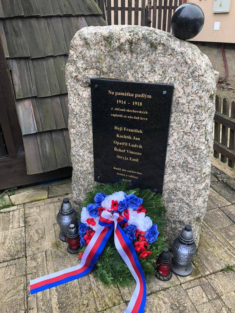 Tak jako v mnoha jiných obcích jsme si i ve Skrchově tichou vzpomínkou připomněli Den válečných veteránů. Na památku skrchovským občanům, kteří se zapojili a padli v bojích 1. světové války.