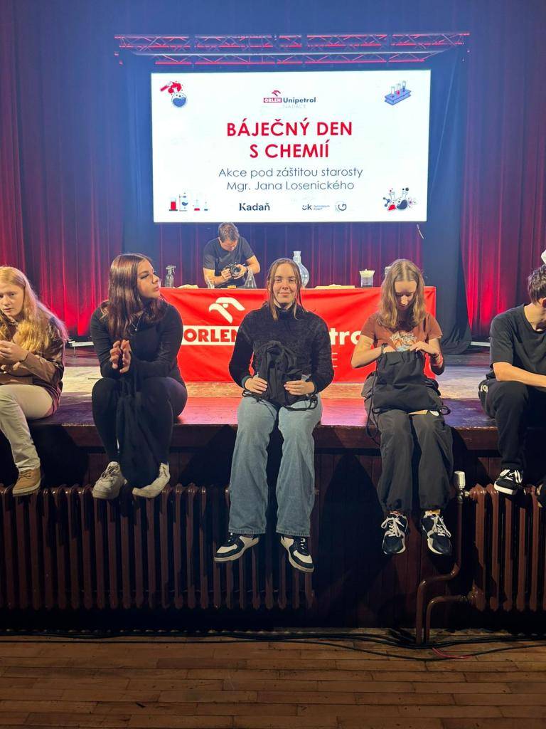 Akce DEN S CHEMIÍ pořádanou gymnáziem Kadaň.