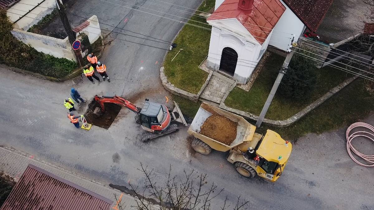 Výstavba ČOV, kanalizace a vodovodu Chotouchov,Pučery
