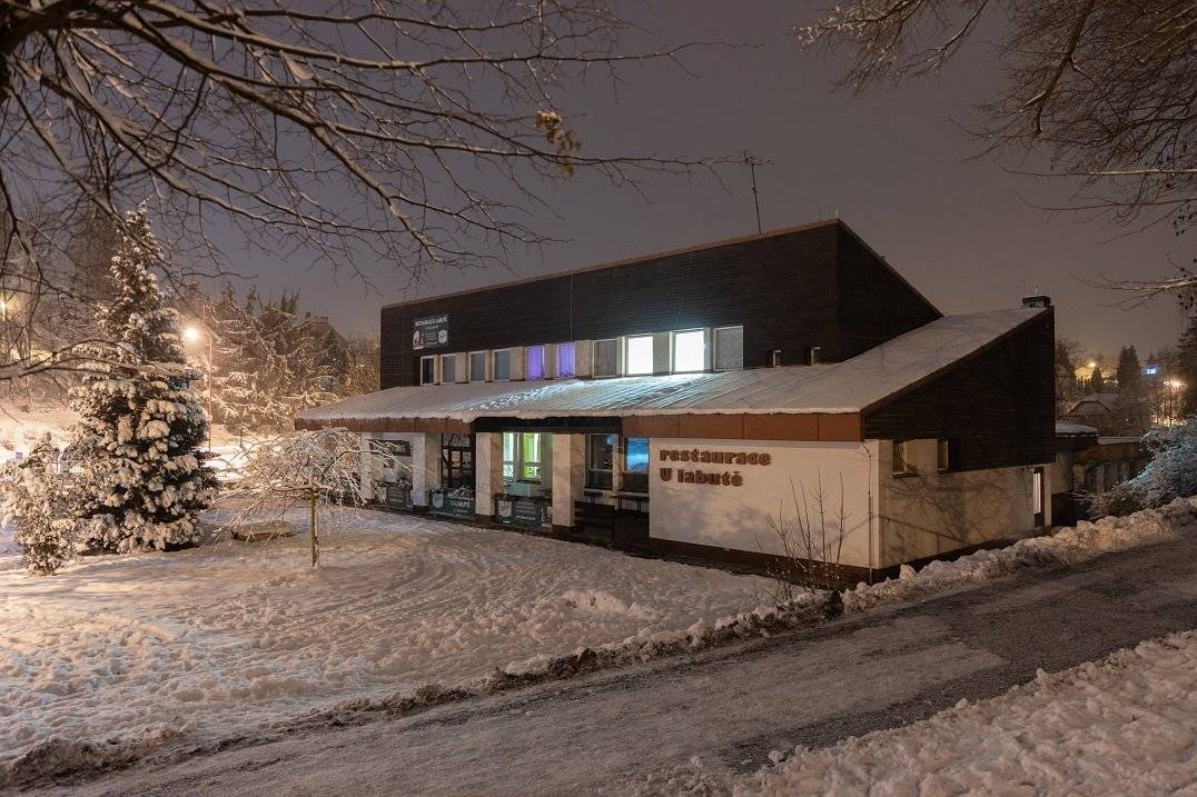 Oznamujeme občanům, že se dnes znovu otevírá restaurace U Labutě. Otevřeno je od 14:00.