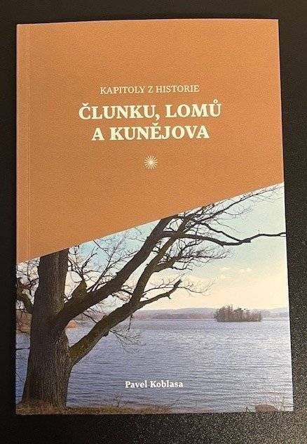 Vážení spoluobčané, v kanceláři OÚ nabízíme publikaci p. Pavla Koblasy: "Kapitoly z historie Člunku, Lomů a Kunějova". Jedná se o nově zpracované dějiny všech třech míst, tvořících dohromady obec a farnost Člunek. Cena publikace je 140,- Kč.