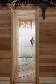 Tím, kdo nápad přenesl do reality, byl sochař a zahradník Vojtěch Bilišič, který s ateliérem dlouhodobě spolupracuje.