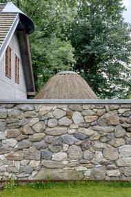 Novým majitelem letního sídla, které Fiala navrhl pro syna majitele Čertova břemene, investora Petra Němce, je synovec Petr Zahradník. Ten si k chalupě s vnitřním bazénem přál přistavět ještě saunu.