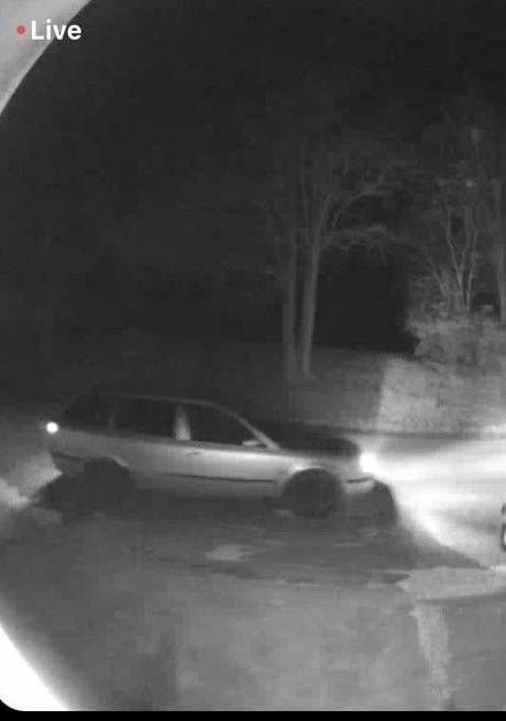 ❗❗❗VAROVÁNÍ PŘED PODEZŘELÝM POHYBEM V OBCI ❗❗❗   V obci Beřovice se nám v nočních hodinách (cca po 22:15 hod)  začínají pohybovat podezřelé osoby, které pravděpodobně mají v plánu nějaké nezákonné chování. Bouchají na okna, zvoní na zvonky, dívají se do nemovitostí a na soukromé pozemky. Pohybují se ve vozidle Škoda Octavia I - stříbrné barvy viz obrázek. Toto jednání je řešeno s POLICIÍ ČR, ale prosíme, buďte opatrní, obezřetní a dobře si zabezpečte svá obydlí. A v případě potřeby volejte linku 158.