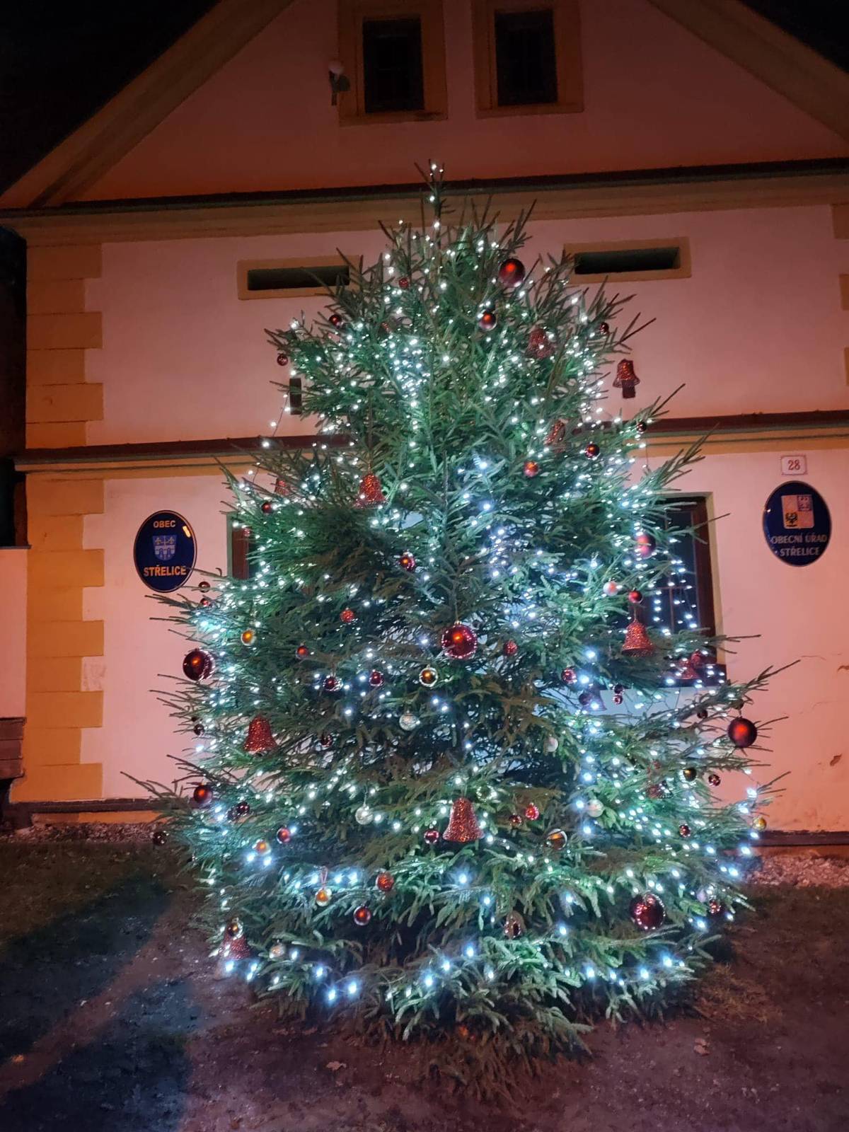 V sobotu 30.11.2024 od 16:00 proběhne rozsvícení vánočního stromečku před OÚ Střelice. Pro zahřátí se bude podávat čaj a dospělým svařák.