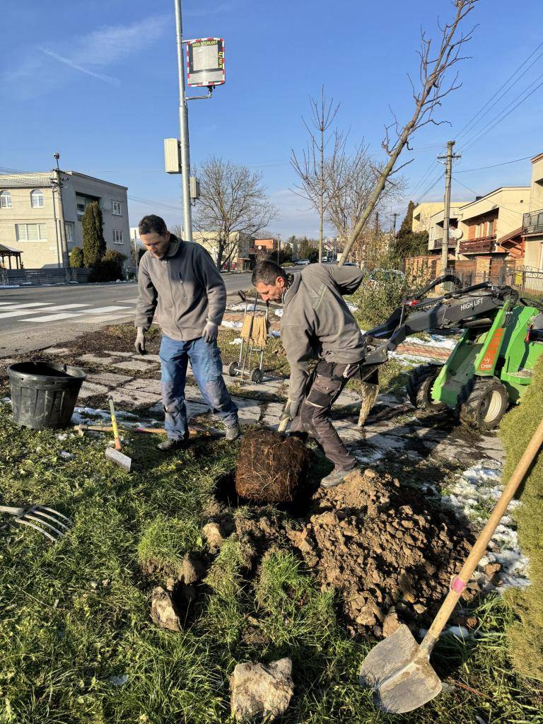 Spoločnosť ERNSTPROFIL spol. s.r.o. v súčasnosti patrí i k významným výrobcom valcovaných profilov na Slovensku.   Napriek tomu, že strojárska výroba je materiálovo a energeticky náročná oblasť, k otázke životného prostredia pristupuje spoločnosť veľmi citlivo.