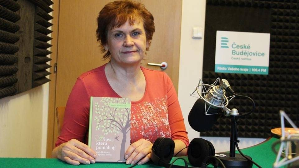 Knihovna městyse Malšice zve na zdravotní přednášku   Jak nám mohou pomáhat, ale i škodit vitaminy   přednáší Jarmila Mandžuková   Galerie Františka Peterky 27.11.2024 od 18.00 hodin     Naše tělo k dobrému fungování potřebujeme vitaminy a jejich hlavním zdrojem by měla být naše strava. Co bychom ale neudělali pro své zdraví, často pod vlivem reklamy nakupujeme potravní doplňky, ale jak to s nimi vlastně je? Nenadělají v těle víc škody, než užitku? Je důležité vědět, kdy a jak se užívají, v jakém množství? Roli hraje i věk a pohlaví, ženský organismus má jiné nároky než organismus muže. Do malšické knihovny se vrací paní Jarmila Mandžuková s dalším zajímavým tématem přednášky.