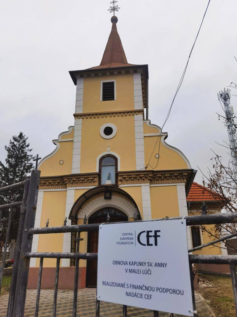 Samospráva obce s potešením oznamuje, že bol zrekonštruovaný interiér kaplnky sv. Anny v Malej Lúči. Rekonštrukcia bola uskutočnená finančnou podporou Nadácie CEF v hodnote 20 000 €, za čo sme veľmi vďační. Rekonštrukčné práce boli vykonané firmou František Bolfa.