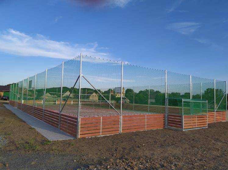 Upozornění pro všechny sportovce a milovníky pohybu!    Provoz víceúčelového hřiště bude letos ukončen k 30. 11.2024.    Těšíme se na Vaši návštěvu opět na jaře!