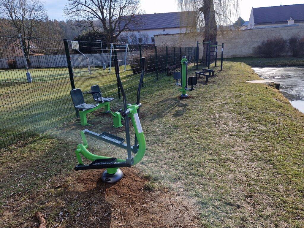 Workoutové prvky u dětského hřiště – 2023