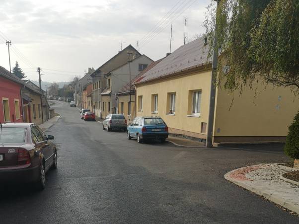 (Tento projet „Komunikace a chodníky Svinařov, ul. Třebichovická“ – FRV/VEI/048479/2022 – byl realizován s finančním přispěním Středočeského kraje)