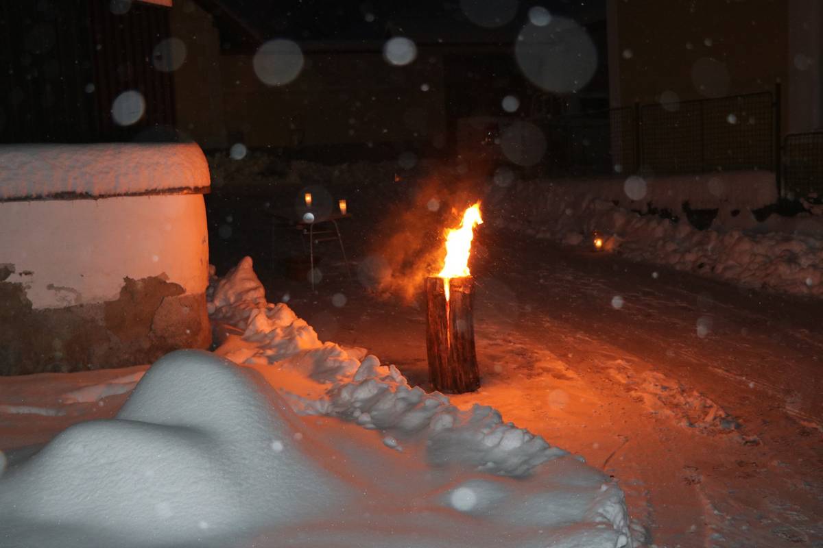 SDH Pole a přátelé obce Pole Vás srdečně zvou v sobotu 30. 11. v 16,30 hosd. do Pekelné vesnice Pole, těší se na Vás Mikuláš, andělé a čerti.