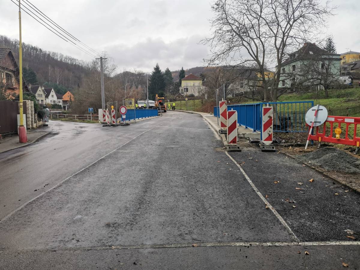 V sobotu 30. 11. 2024 od 7:30 hodin bude most přes Homolský potok v Litoměřické ulici ve Velkém Březně  otevřen pro provoz včetně autobusové dopravy.  Při průjezdu či procházení dbejte zvýšené opatrnosti, jelikož se budou ještě zhruba dalších 14 dní v okolí mostu pohybovat pracovníci stavební firmy. Děkujeme za pochopení!