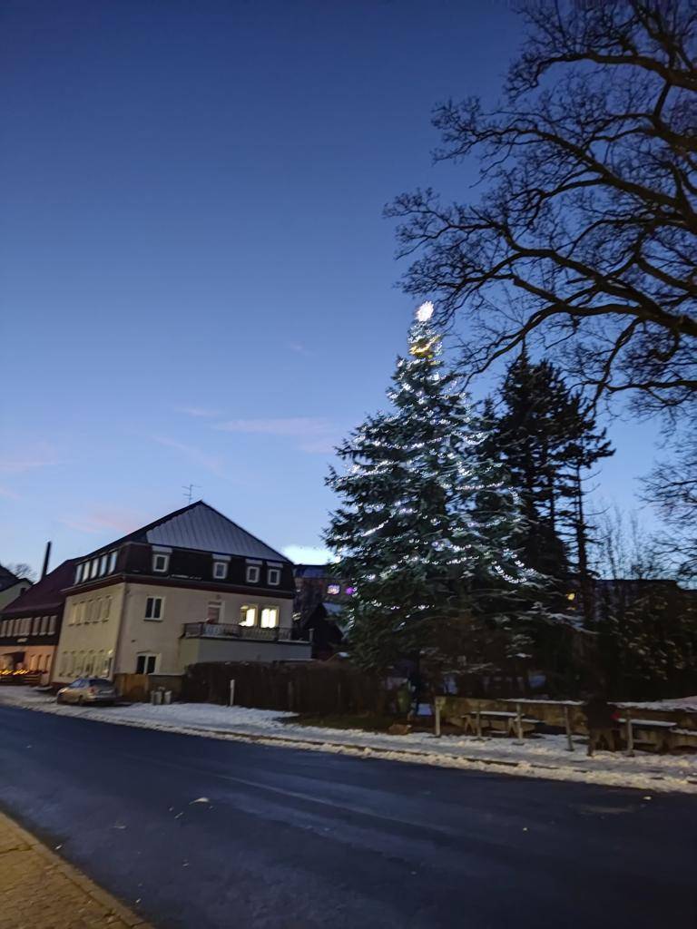 Dne 1.12.2024 proběhlo rozsvícení Vánočního stromku, po vystoupení dětí z místní Základní školy.