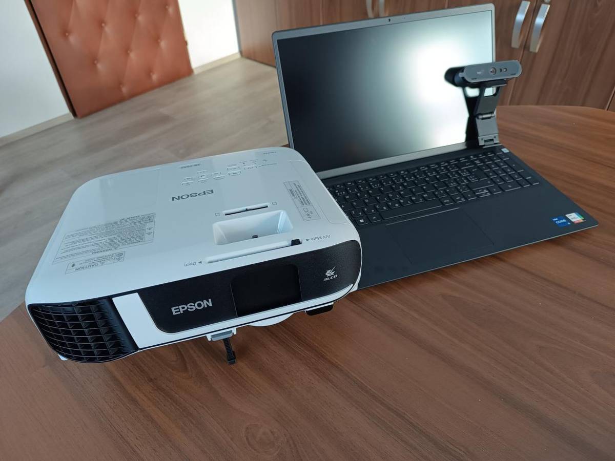 Naše obec získala dotaci z ministerstva kultury na projekt "Rozšíření technického vybavení knihovny". Finanční dotace ve výši 26.000,-Kč byla využita na nákup multifunkční tiskárny, dataprojektoru, notebooku, kamery a plátna. Díky vybavení bude možné pořádání kulturních akcí a jeho využití občany.