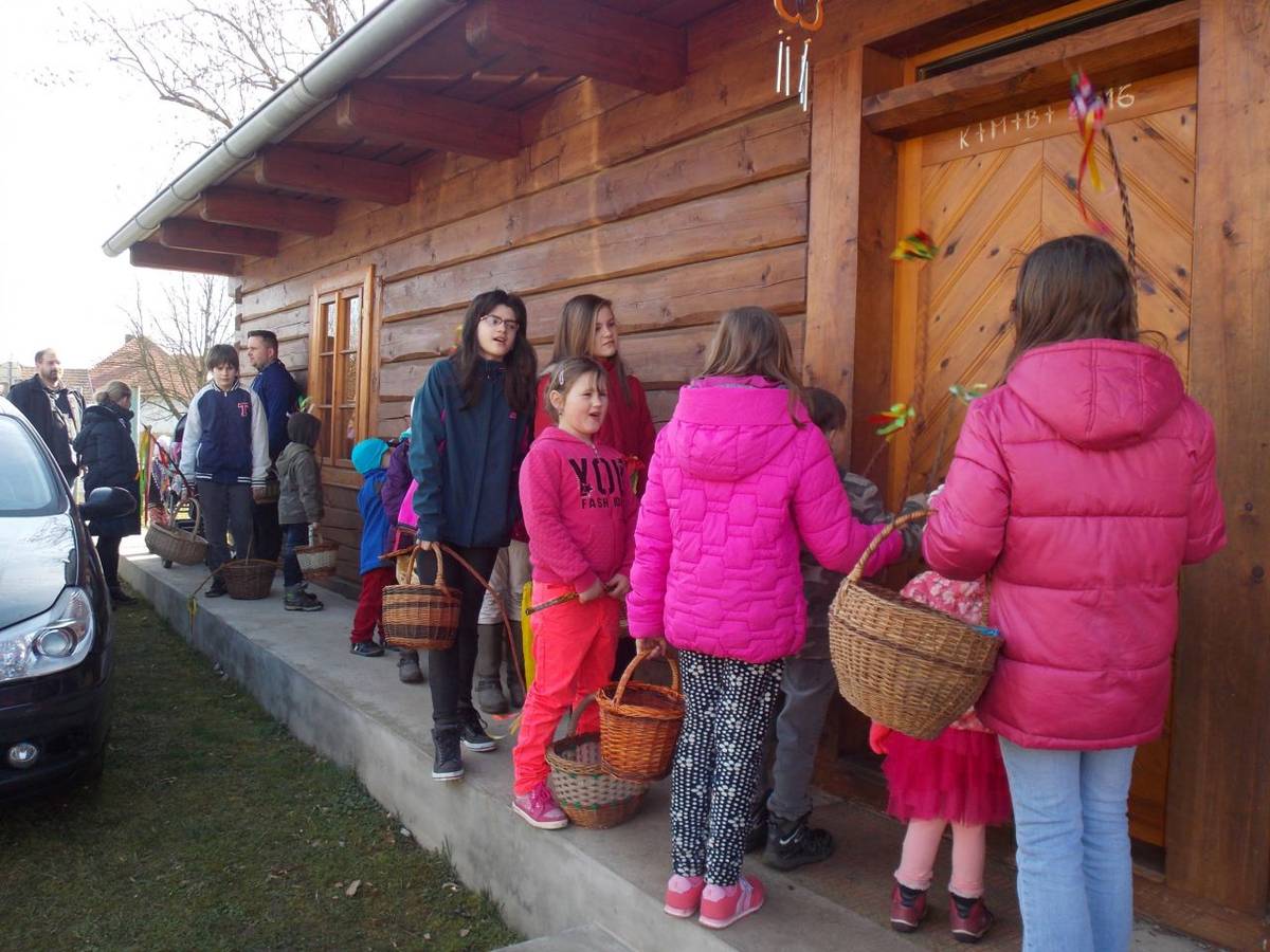 Hody hody, doprovody... - znělo z dětských úst u každých dveří v naší obci.