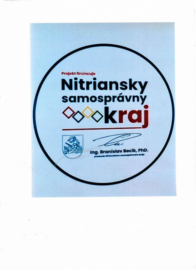 Realizácia detského ihriska s podporou Nitrianskeho samosprávneho kraja pri bytovom dome na ulici Dlhej v Dolnom Piale.