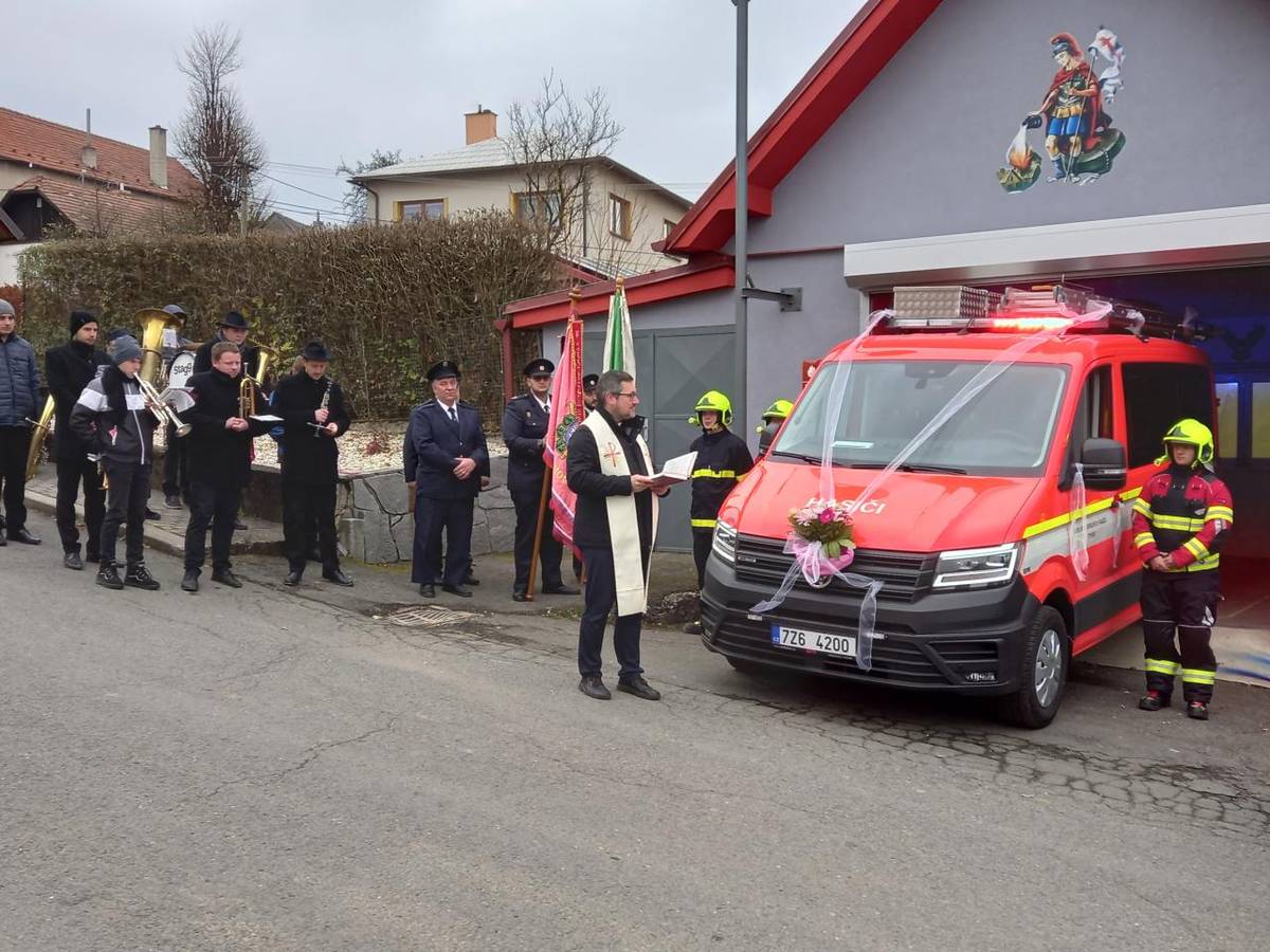 Nové hasičské auto bylo slavnostně posvěceno 17. 11. 2024 panem děkanem Pavlem Macurou. Po slavnostním programu, kdy si návštěvníci mohli prohlédnout naši současnou hasičsku techniku, následovalo pohoštění v kulturním domě.