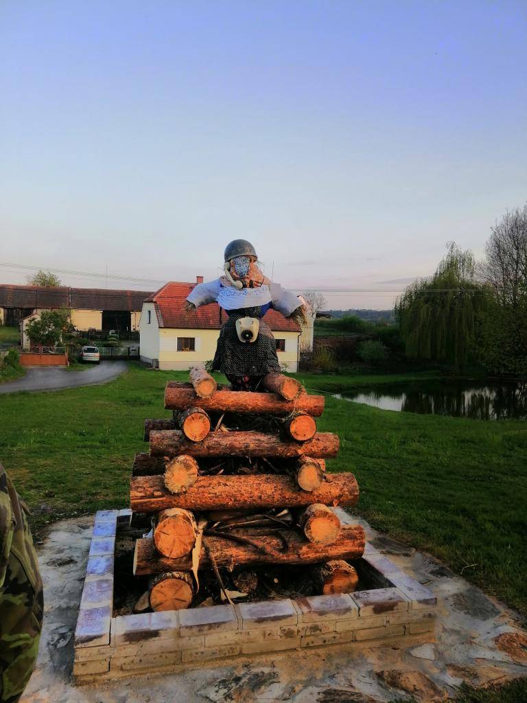 2019_Stavění májky a pálení čarodejnic