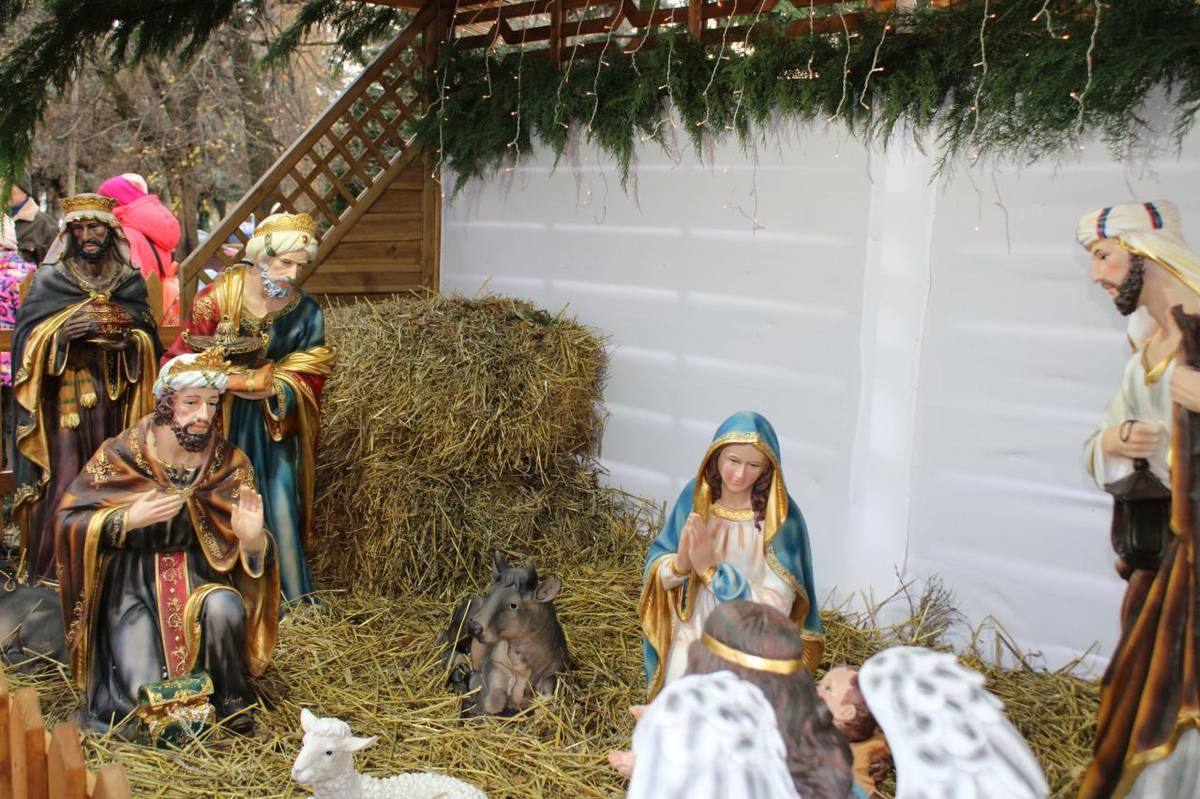 Slávnostné zapálenie prvej adventnej sviečky - Adventný trh / Adventi gyertyagyújtás és vásár