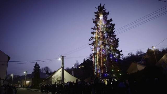 Slavnostní rozsvícení vánočního stromu 30. listopadu 2024 v Olomučanech https://www.olomucany.cz/2024/12/video-rozsviceni-stromu/  Můžete sledovat ve vysoké kvalitě (4K UHD) bez reklam na platformě Vimeo Vimeo nebo na YouTube YouTube