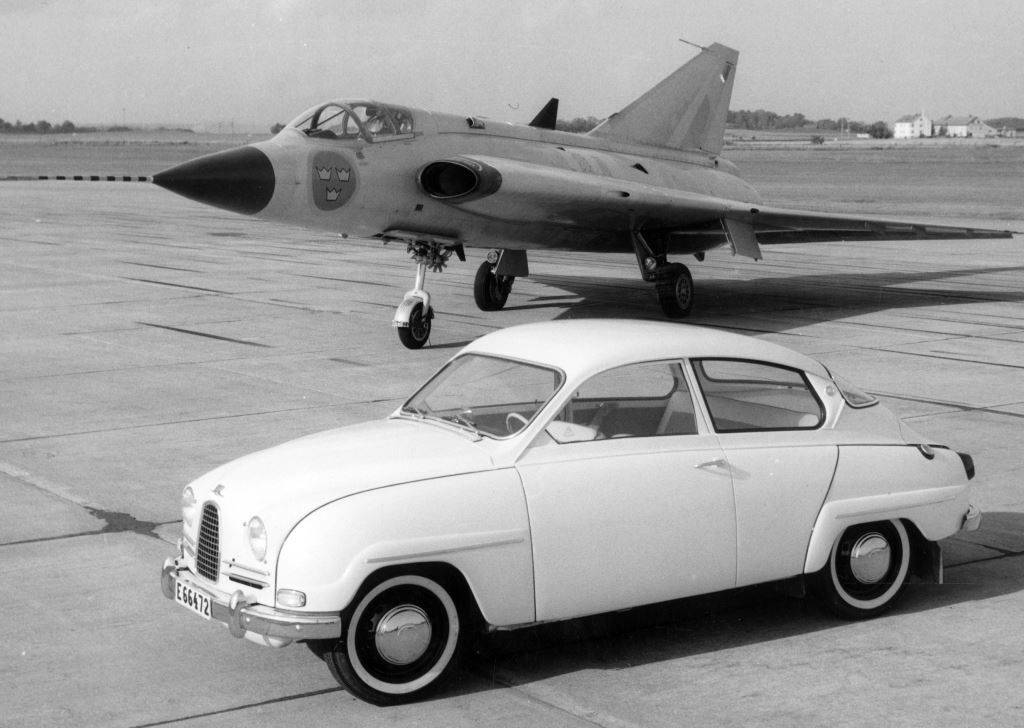 V polovině února 1960 představil Saab poslední evoluci auta s kulatou karoserií, typ 96, který byl modernizací typu 93.