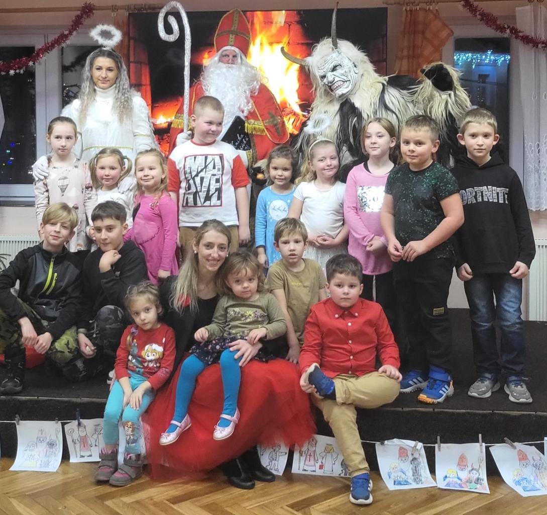 7.12.2024 bylo v obecním domě veselo. Od 15:00 do 17: měli děti možnost pohrát si a zadovádět s Léňou a poté přišel čert s Mikulášem a andělem. Díky menšímu počtu dětí byla akce velice povedená a měla krásnou atmosféru.