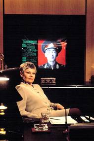 Změnil to až nástup do série filmů o agentovi 007 Jamesu Bondovi. Producenti ságu v roce 1995 zmodernizovali s novým představitelem hlavní role Piercem Brosnanem. A zároveň udělali do té doby nevídaný krok, když roli šéfa tajné služby M poprvé svěřili nikoliv muži, nýbrž ženě: Judi Dench. Jednou z jejích vzdálených inspirací byla zřejmě Stella Rimington, která v letech 1992 až 1996 šéfovala kontrarozvědce MI5.