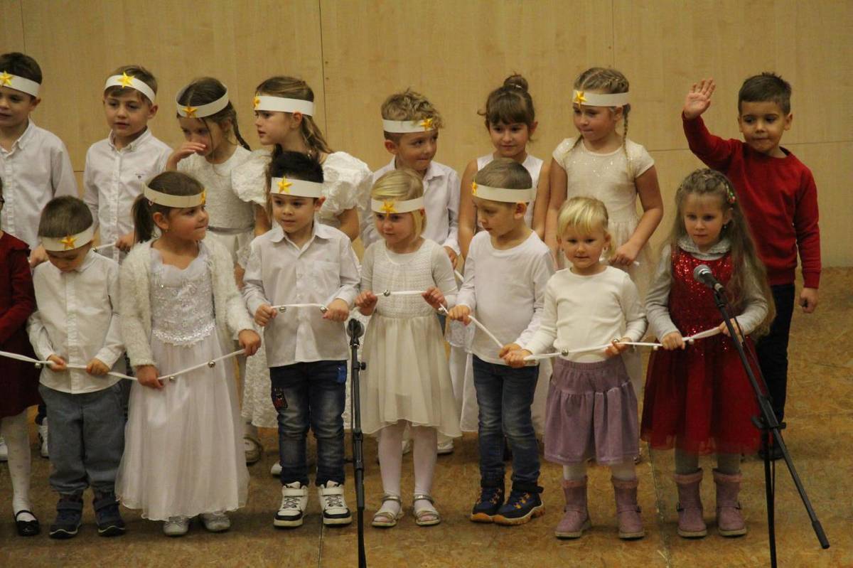 2. adventní neděle s dětmi ZŠ a MŠ Ladná 8.12.2024