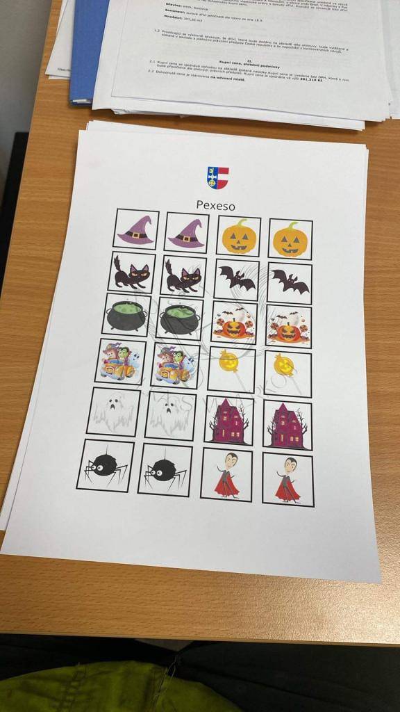 Druhy ročník lampionoveho průvodu s přednáškou o historii naší obce. Děkujeme paní Adrianě Kantové (kronikářka obce, členka zastupitelstva) ❤️        FOTOGRAFIE BYLY POŘIZOVÁNY S VÝSLOVNÝM SOUHLASEM VŠECH ZÚČASTNĚNÝCH A ZÁKONNÝCH ZÁSTUPCŮ DĚTI V SOULADU S GDPR.