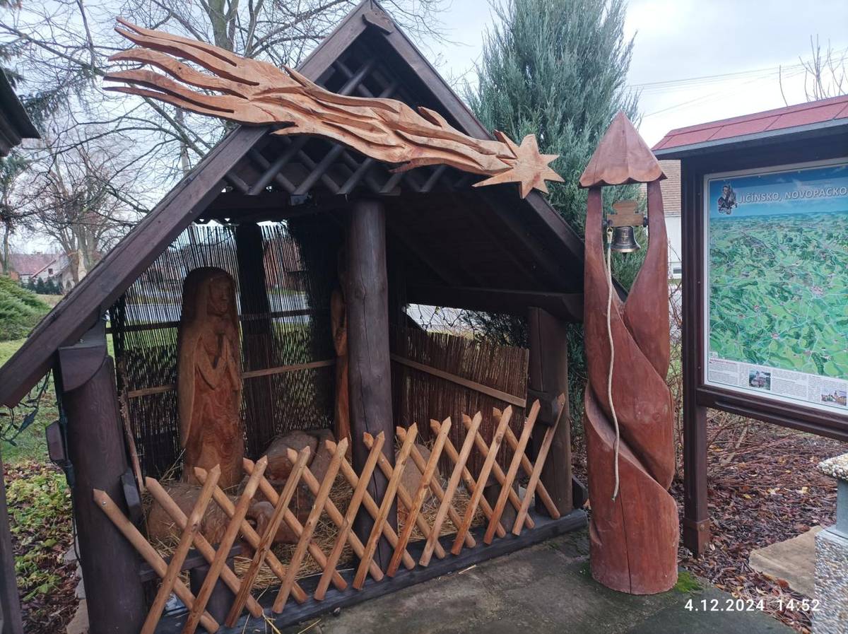 Letošní obecní betlémek byl obohacen o Jéžiškovu zvoničku přání. Stačí si něco přát a zazvonit na zvoneček, přání se splní. Hodní návštěvníci uslyší vánoční koledy přímo z betlému.