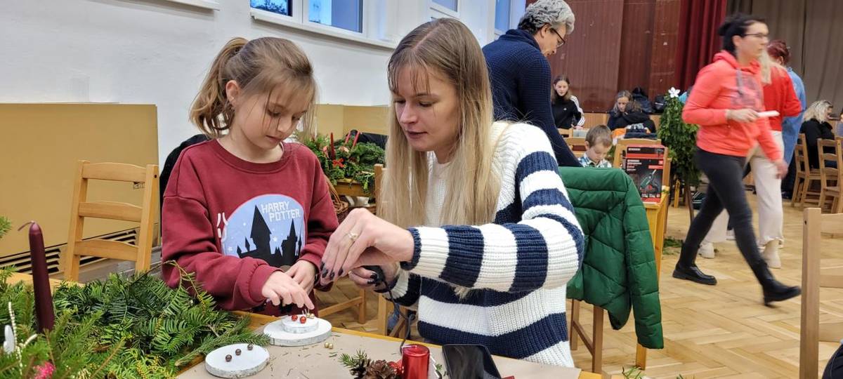 V sobotu 23.11. jsme si chystali ozdoby vánoční do našich domovů. Krásná práce!