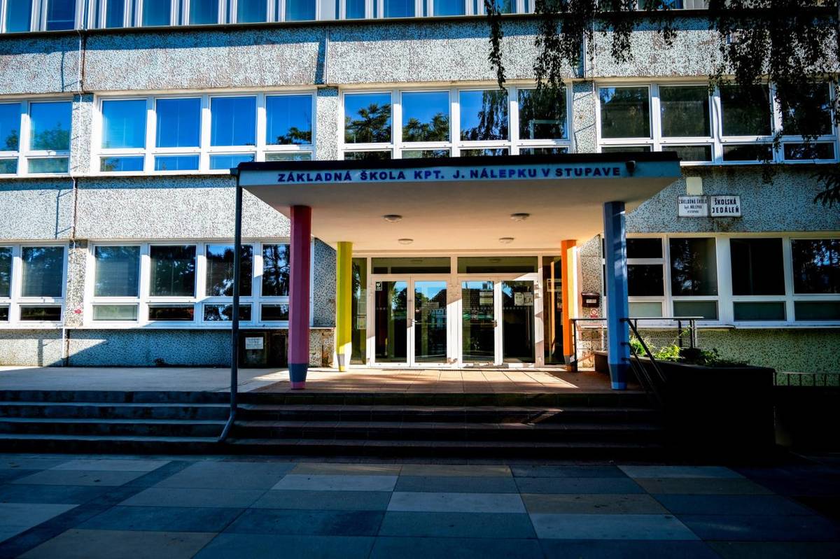 V panelovej budove Základnej školy kpt. Jána Nálpeku bude od zajtra 12.12.2024 opäť zabezpečené riadne prezenčné vyučovanie.