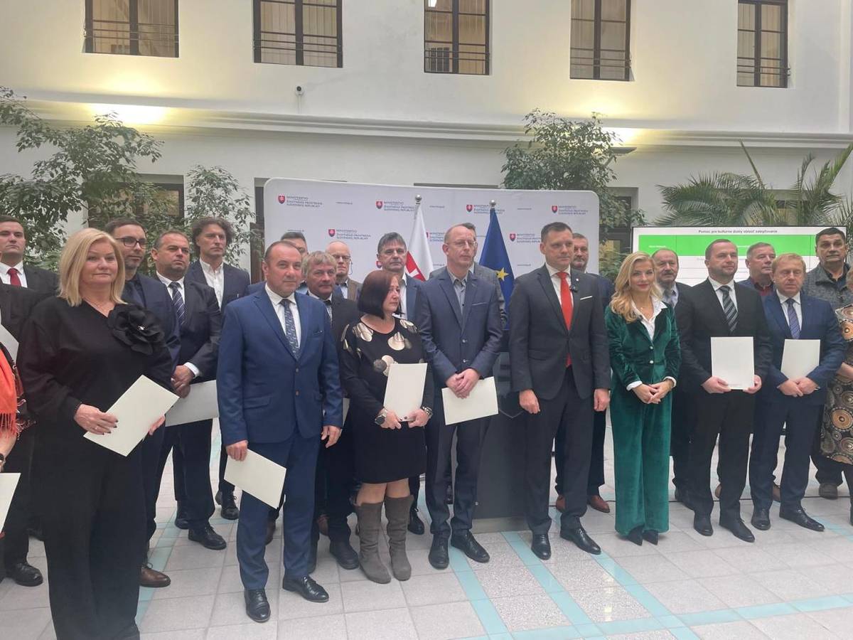 Obec Martinček získala dotáciu na zateplenie Kultúrneho domu Martinček z Environmentálneho fondu. Kultúrny dom sa konečne dočká po 5 rokoch snaženia nového vzhľadu.