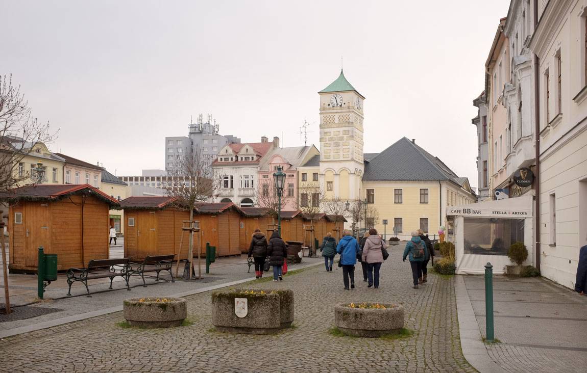 Ve čtvrtek 28.11. byli senioři na zájezdě v blízkém okolí: Karviná Fryštát, Šikmý kostel a Ostrava.