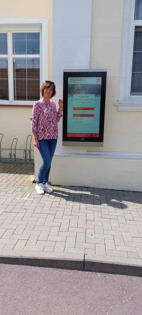 Elektronická úřední deska na budově OÚ Perná.