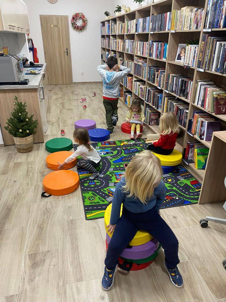 Dne 10.12. 2024 zavítala Mateřská školka do naší obecní knihovny Dřetovice. Děkujeme za návštěvu a těšíme se na další.