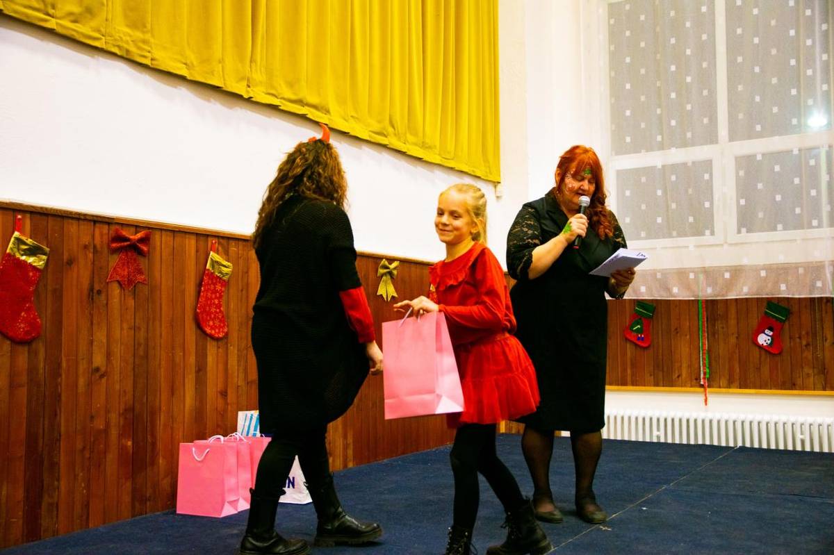 Děkujeme za příjemně strávenou Mikulášskou besídku s rozsvícením Dřetovických stromů.